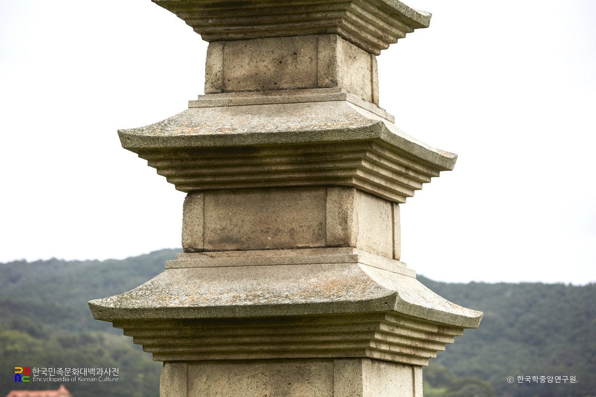 경주 황복사지 삼층석탑 탑신부 서남면