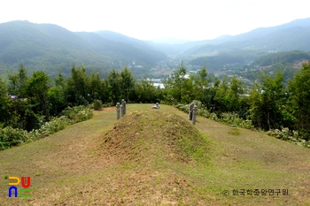 경기도 광주 신흠 묘역 및 신도비 중 신흠 묘역 후면