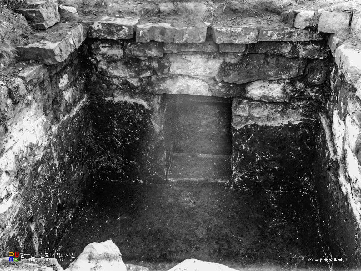 평안남도 대동군 고산리 7호분 현실과 입구