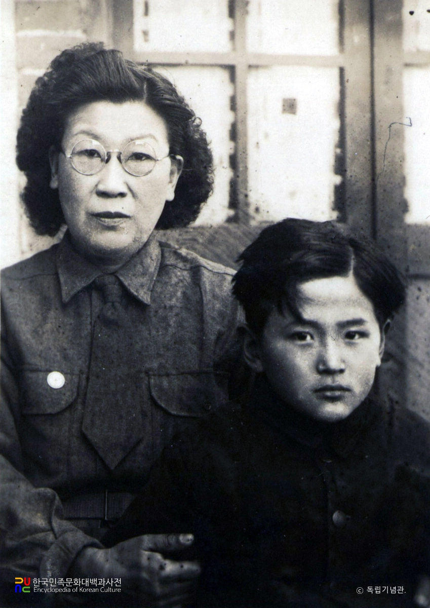 이범석의 부인과 아들