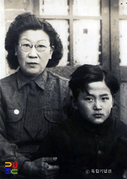 이범석의 부인과 아들