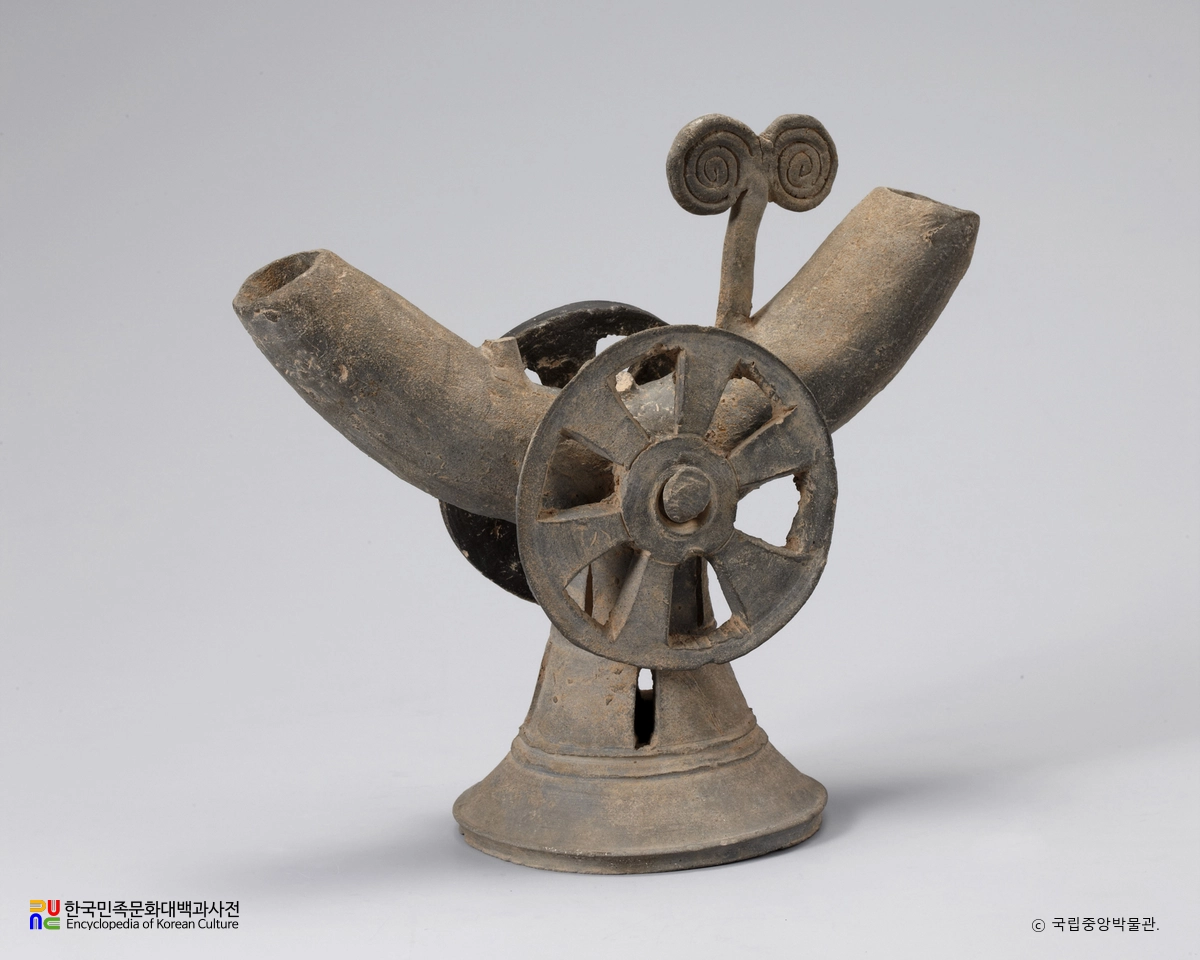 도기 바퀴장식 뿔잔