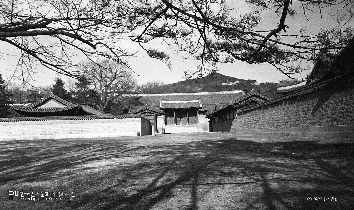 청덕궁의 선원전 입구 모습