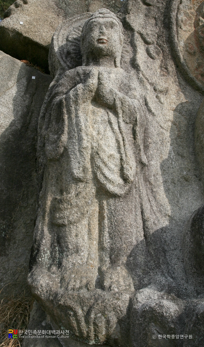 영주 가흥동 마애여래삼존상 및 여래좌상 중 마애여래삼존상 오른쪽보살상 정면