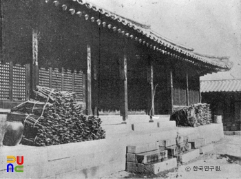 서울 운현궁 중 고종 생가 정측면