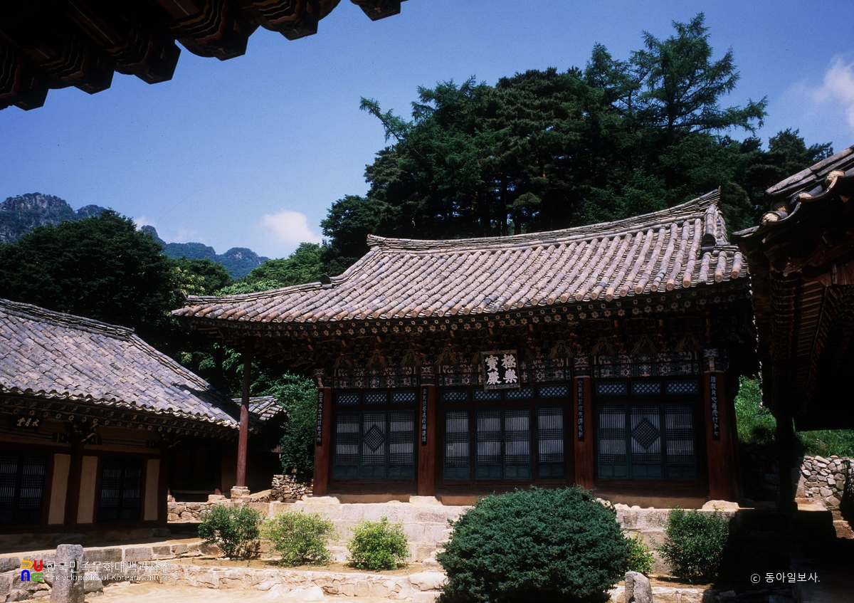 안악 월정사 극락보전 정측면