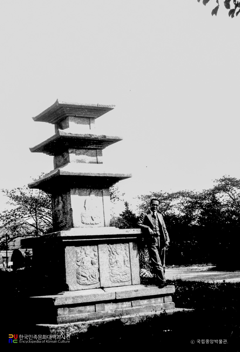 산청 범학리 삼층석탑 정측면