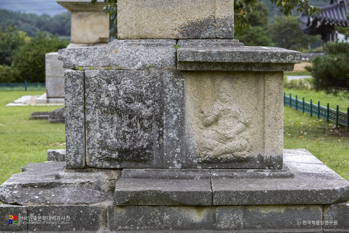 경주 남산동 동서삼층석탑 중 서삼층석탑 기단부 우측면 팔부중