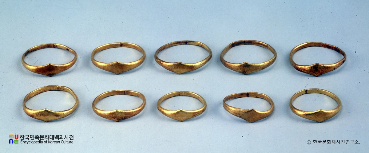 천마총 출토 금제지환