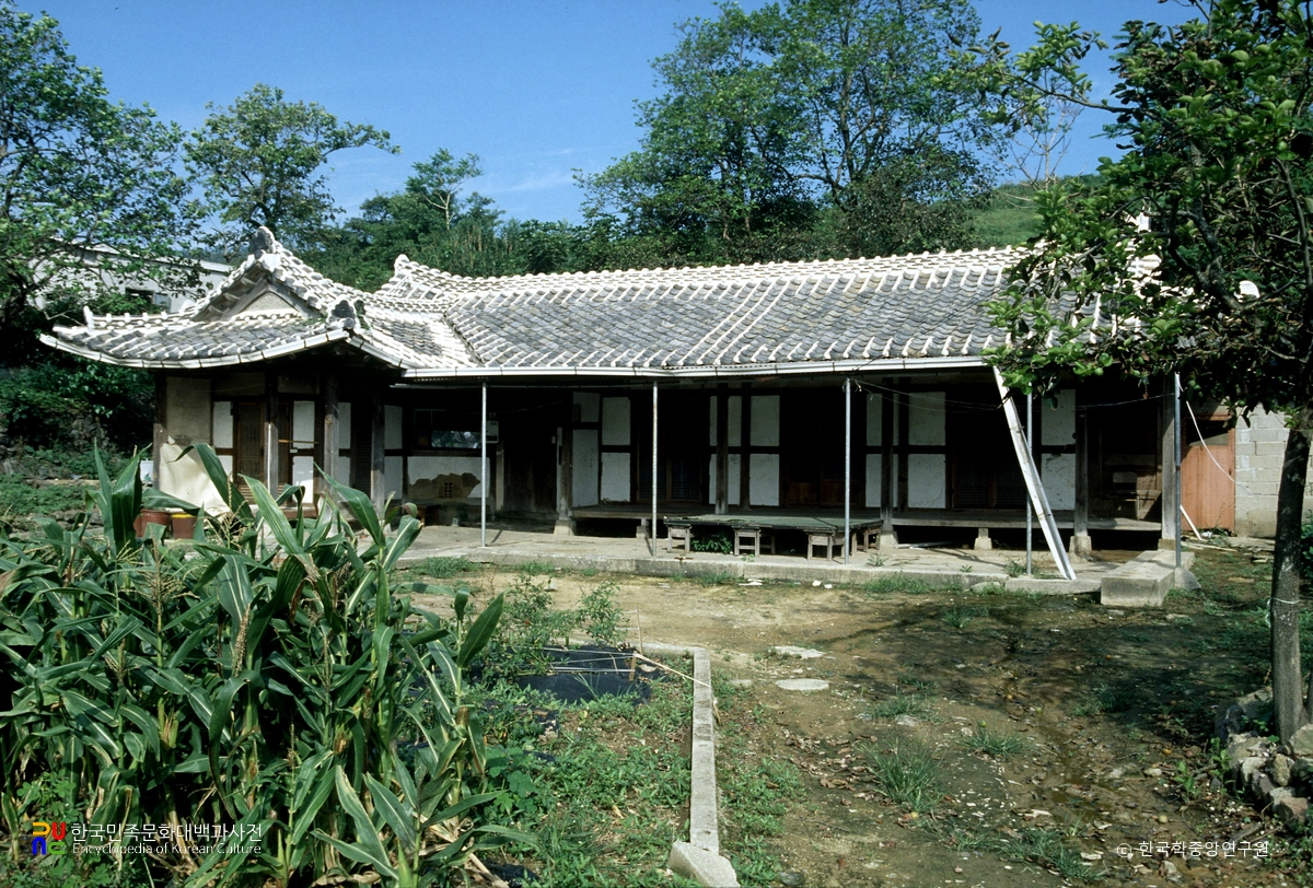 신안 김환기 고택 전경