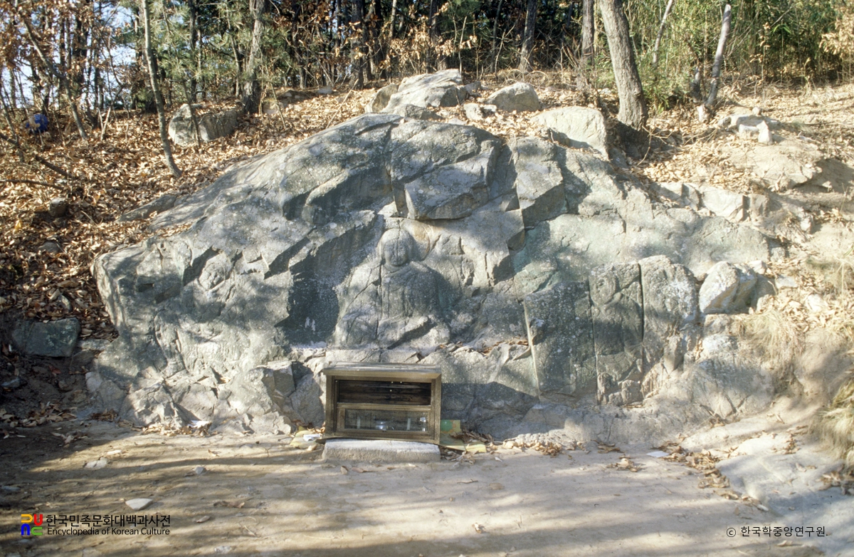 경주 낭산 마애보살삼존 좌상