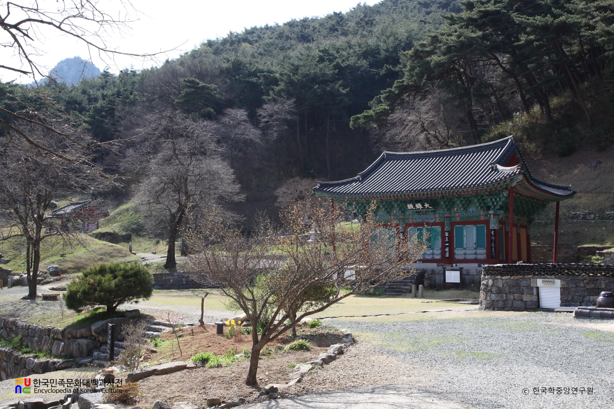산청 율곡사 대웅전 전경