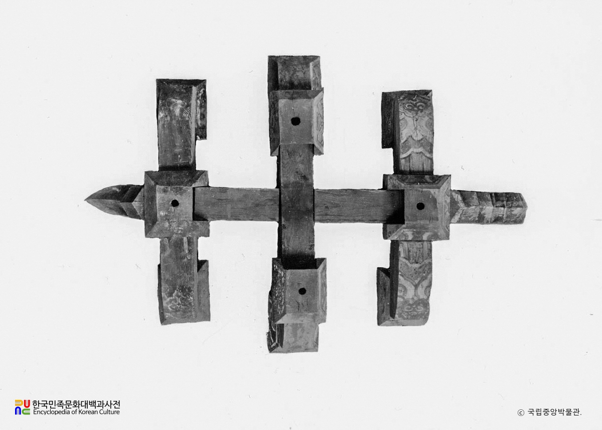 황주 성불사 응진전 두공 상면 부재