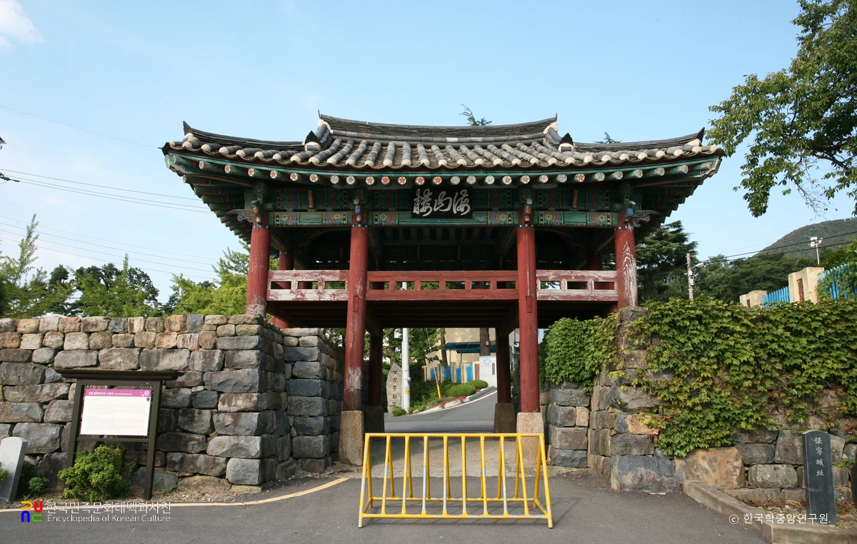 보령 관아문 정면