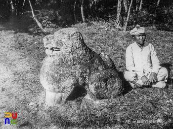 경주 신라 성덕왕릉 석사자