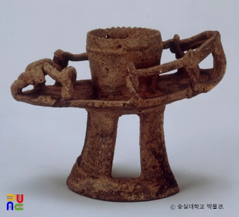 짚신형 토기