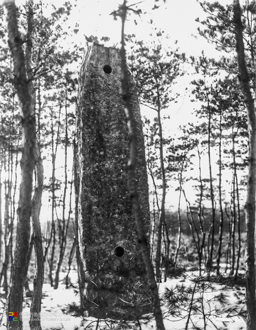 강릉 굴산사지 당간지주 우측면
