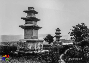 경주 남산동 동서삼층석탑 좌측면