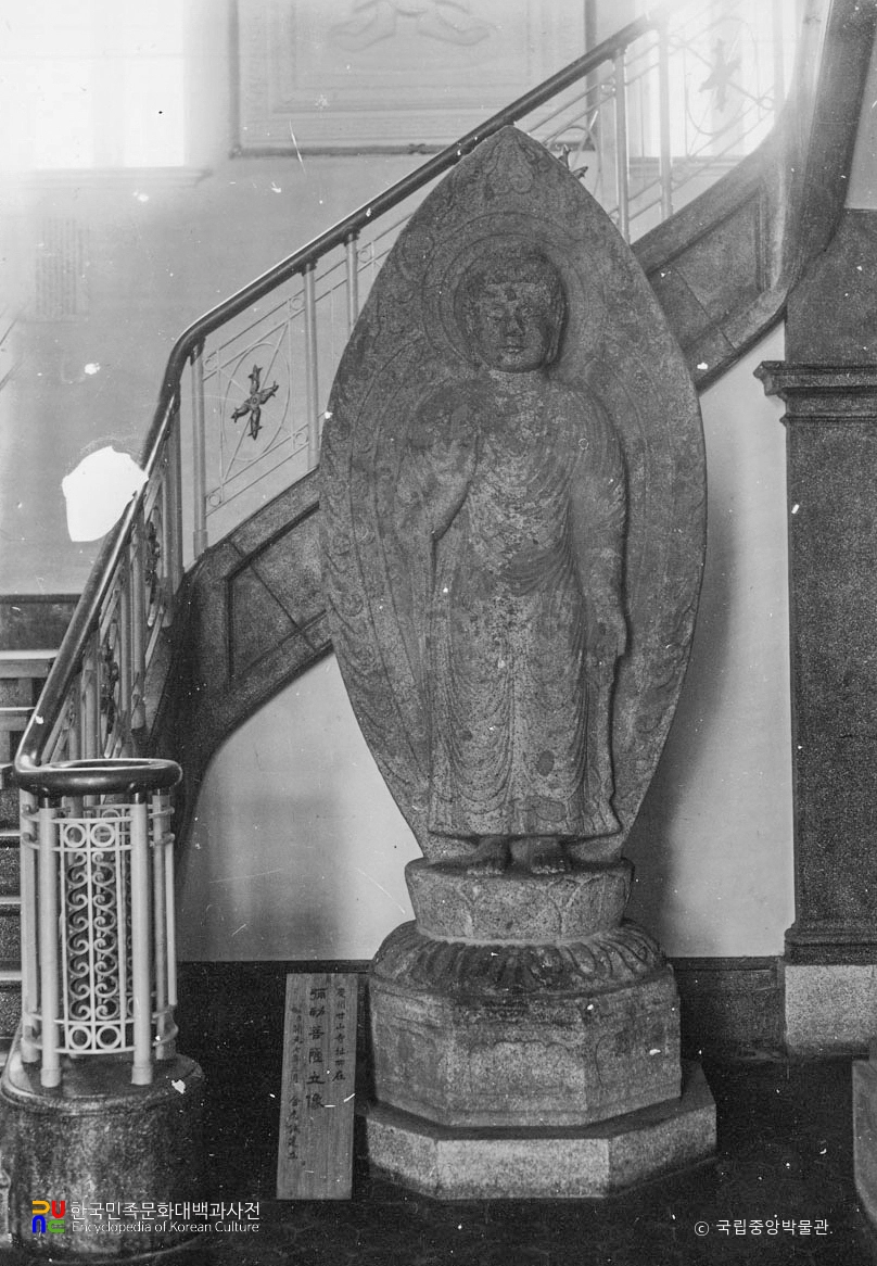 경주 감산사 석조아미타불입상