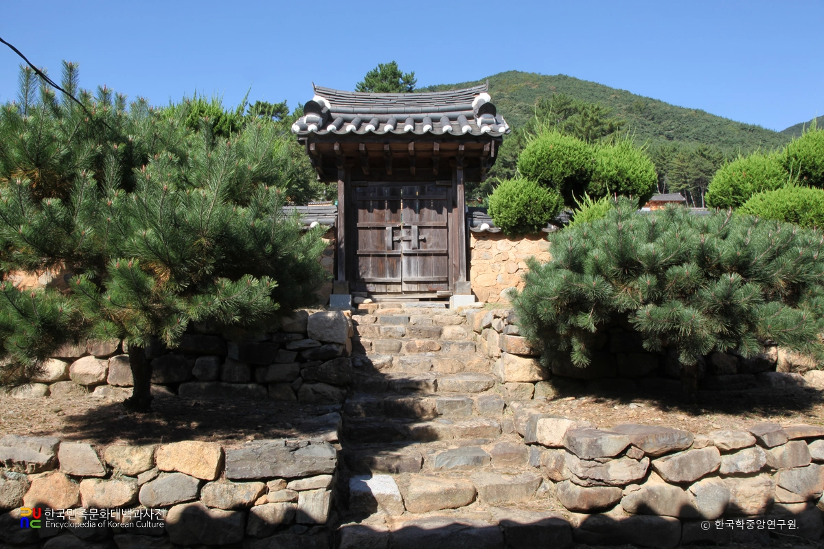 창녕 영산향교 중 일각문
