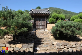 창녕 영산향교 중 일각문