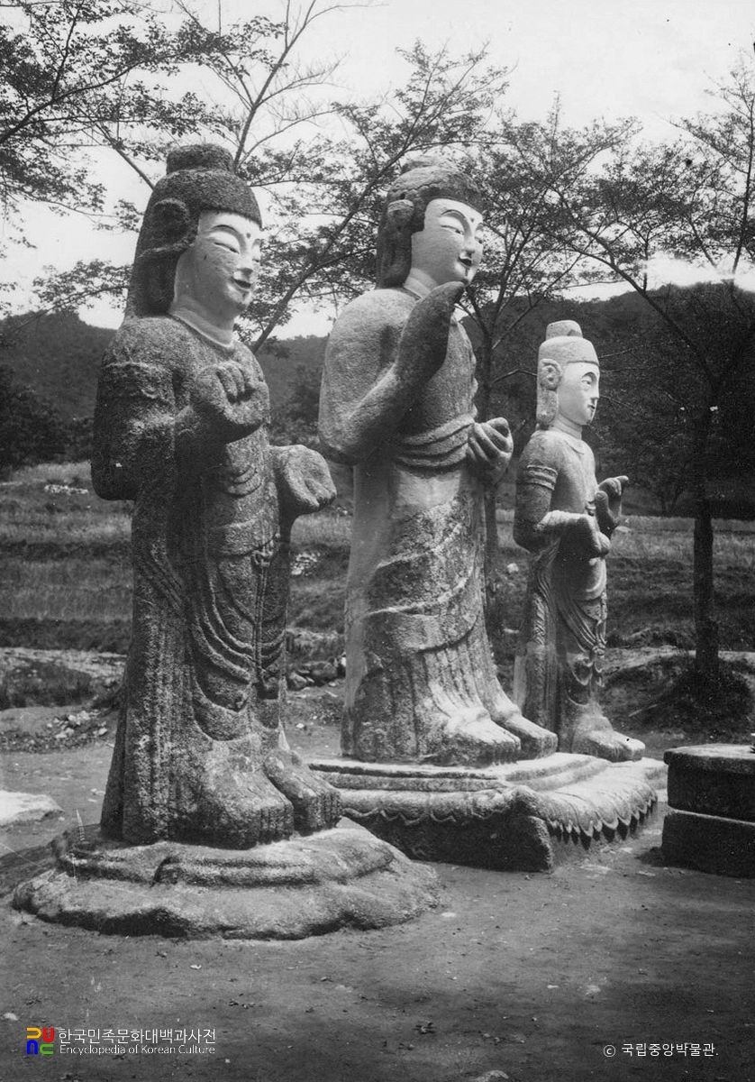 논산 개태사지 삼존석불입상