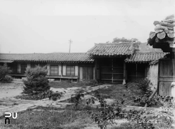 서울 영희전 행각과 솟을대문 전경