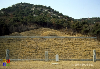 강화 홍릉 정면