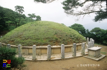 경주 신라 경덕왕릉 정측면