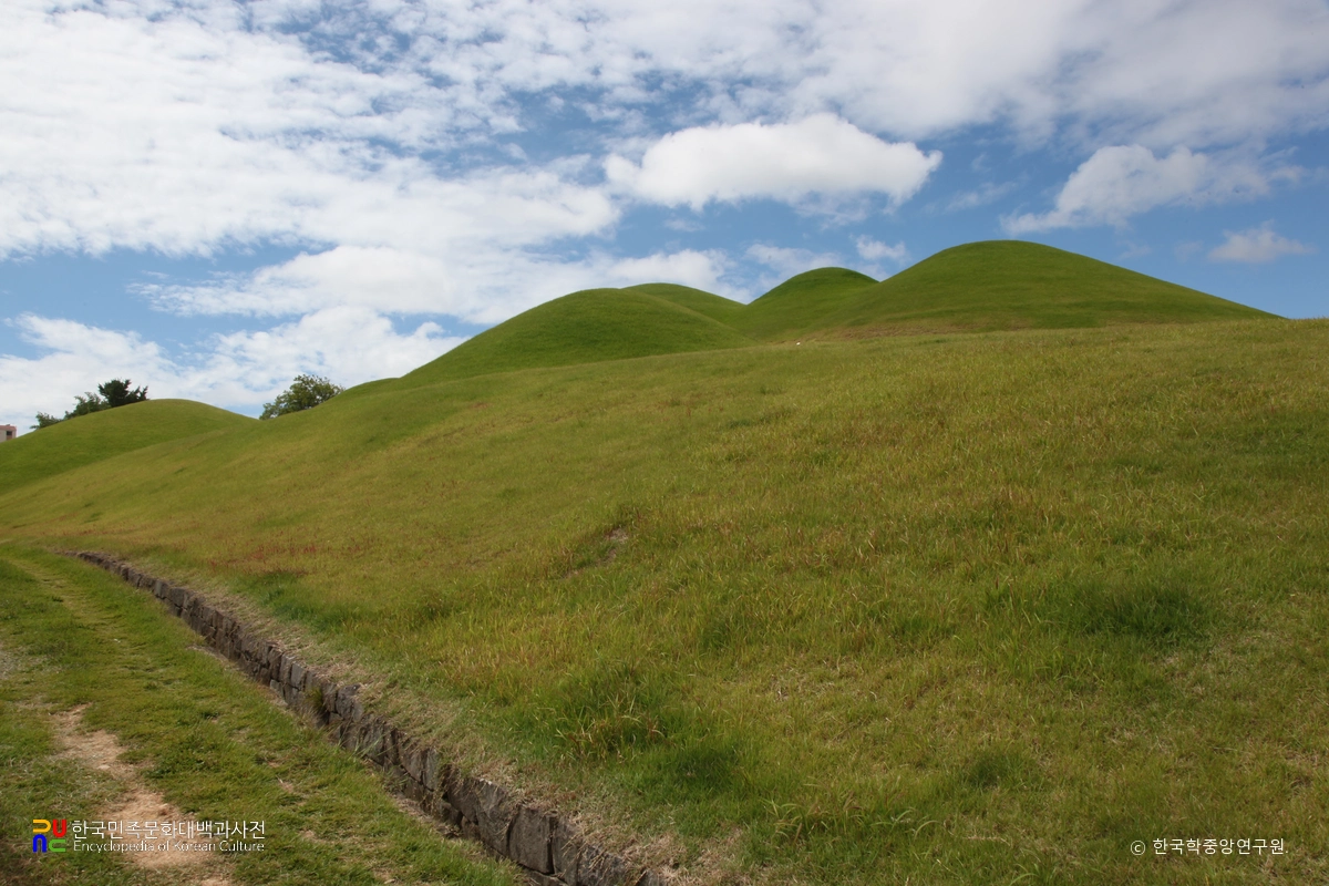 경남 고성 송학동 고분군 전경