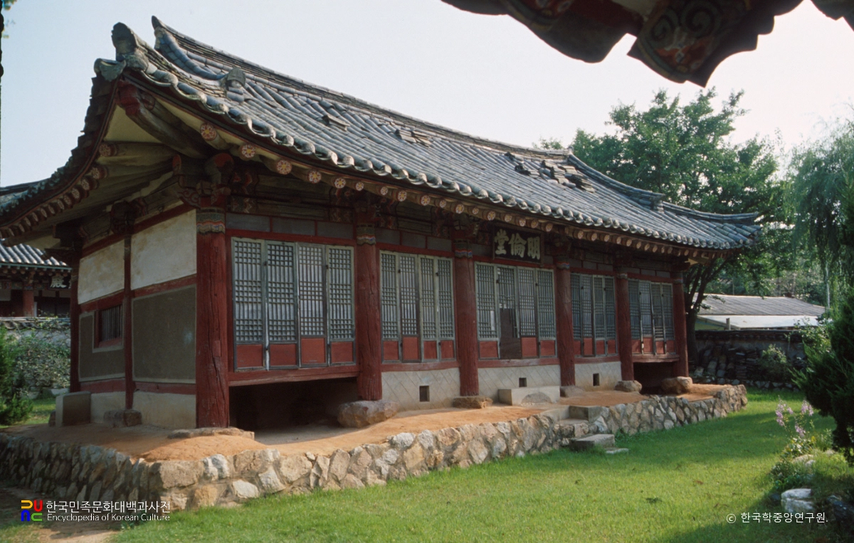 부여향교 명륜당 정측면