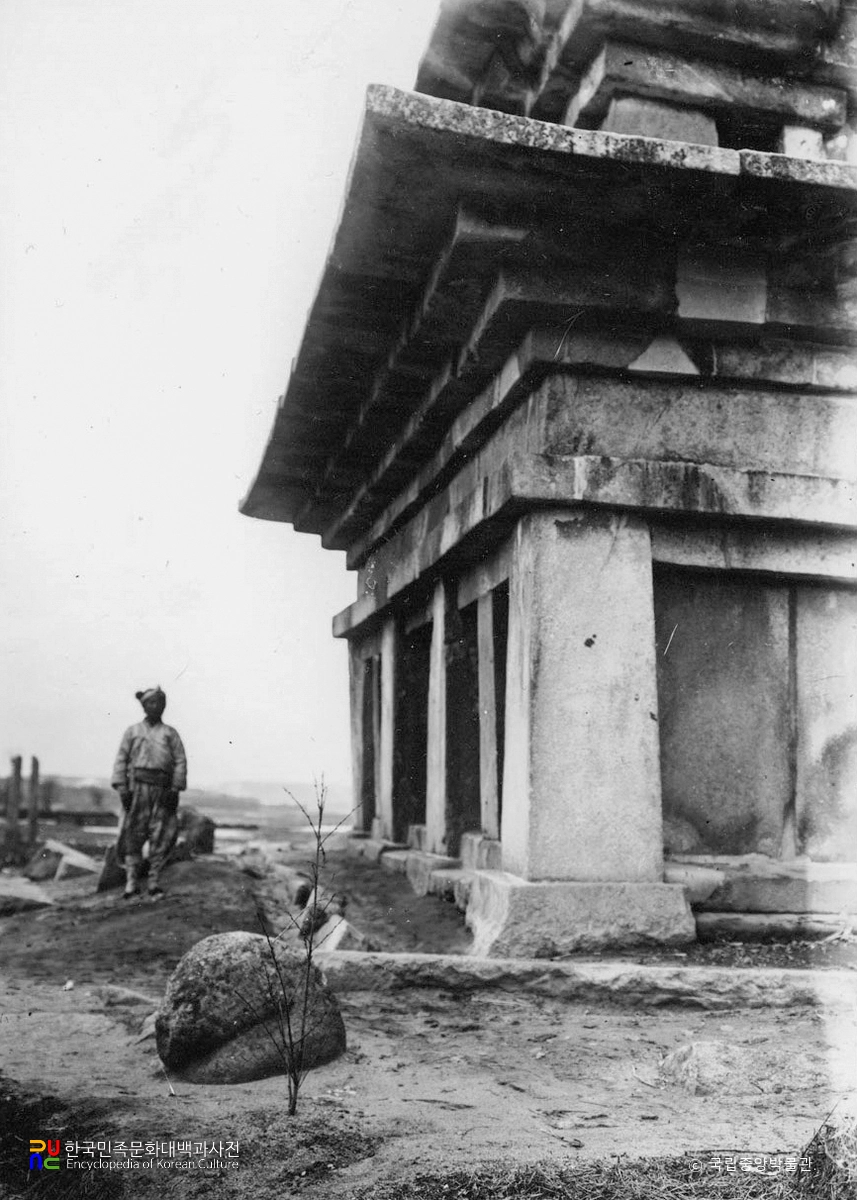 익산 미륵사지 석탑 측면