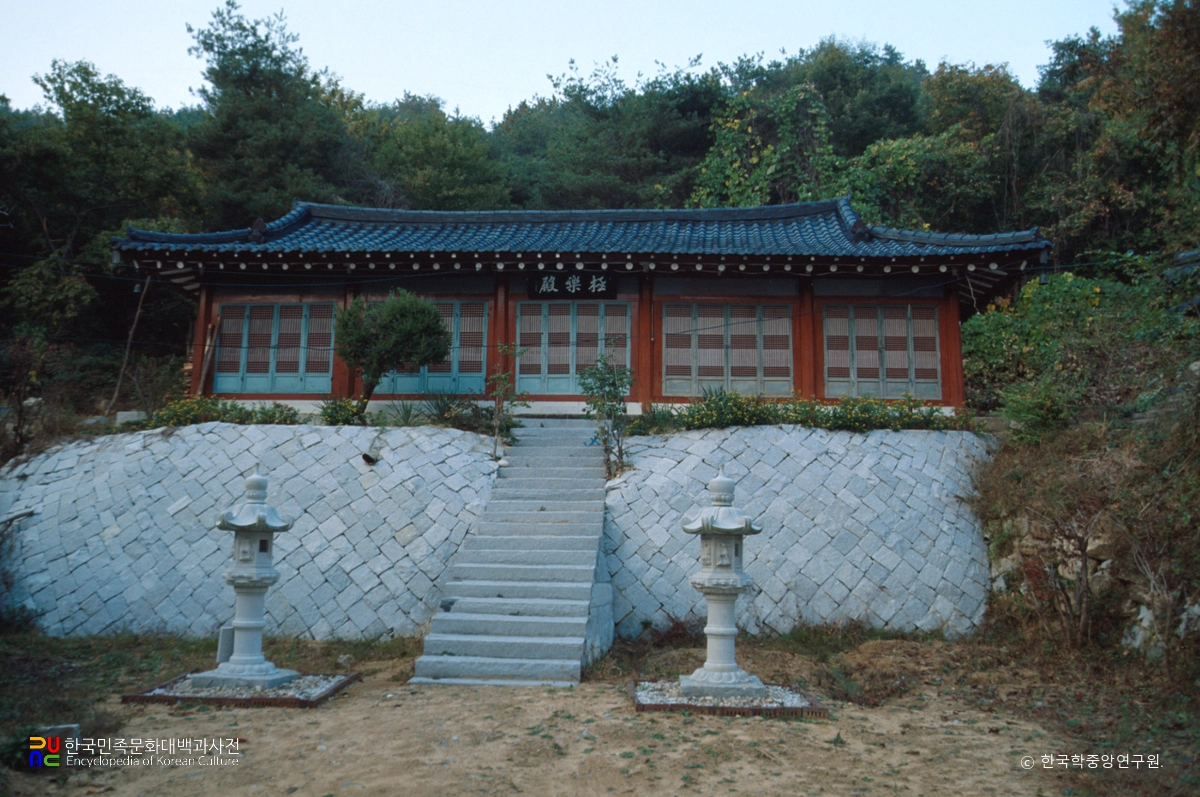 예천 백룡사 극락전 정면
