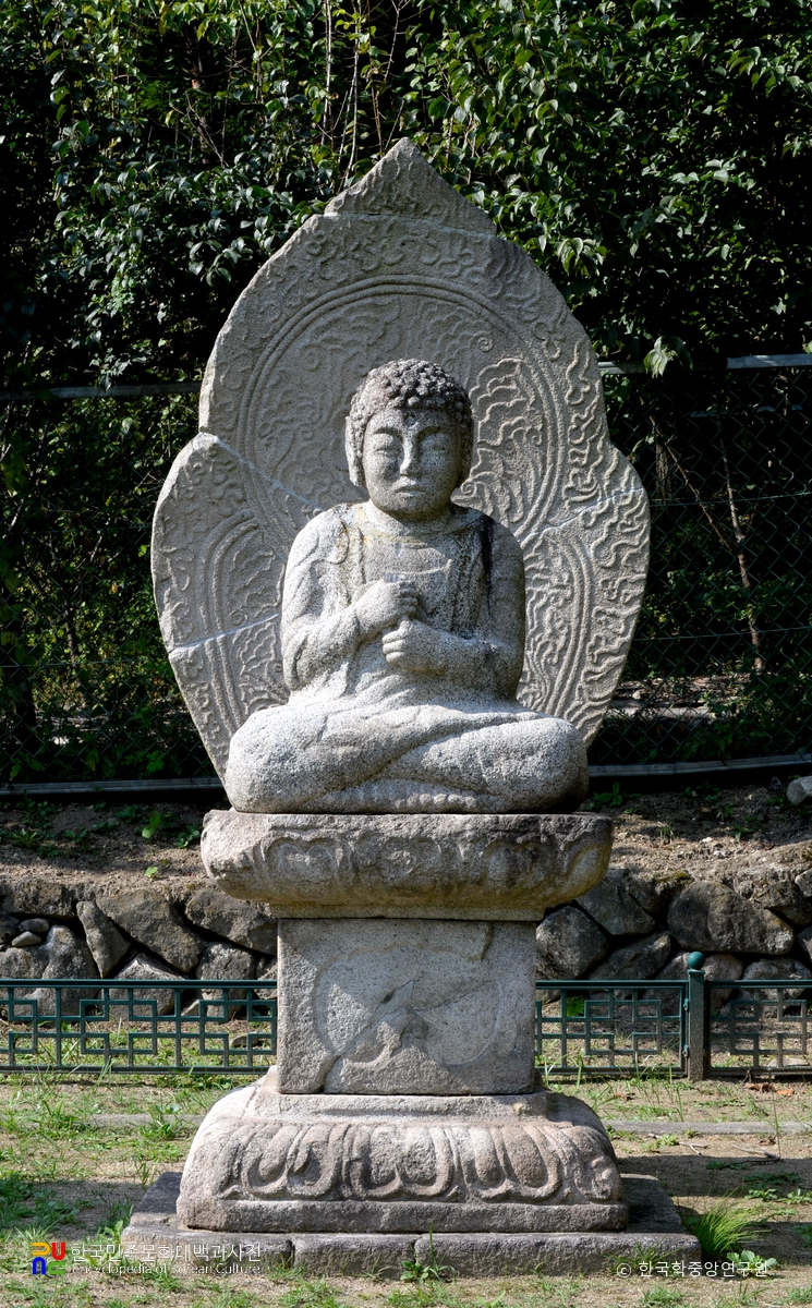 용운사지 석조 비로자나불 좌상