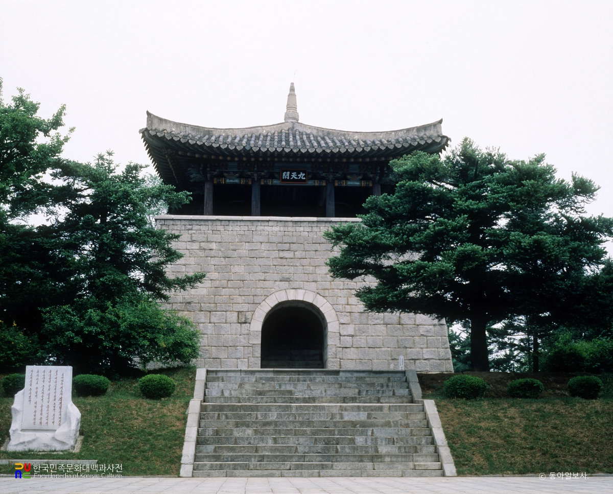 함흥성 구천각 정면