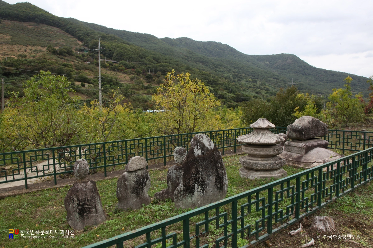 밀양 영원사지 보감국사 묘응탑비 전경