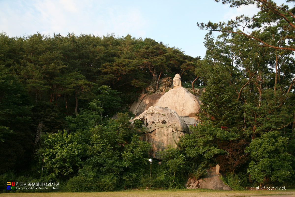 안동 이천동 마애여래 입상