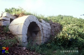 김포 문수산성 홍예문 정측면