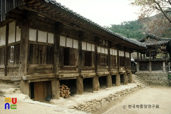 구례 화엄사 보제루 우측면