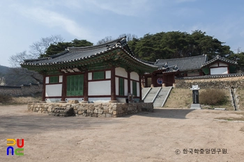 안성 죽산향교 명륜당 정측면