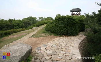 대전 보문산성 성벽위