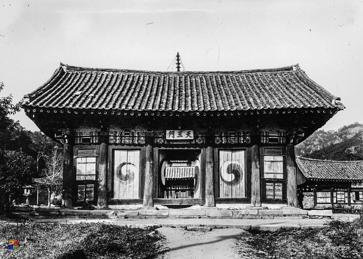 보은 법주사 사천왕문 정면