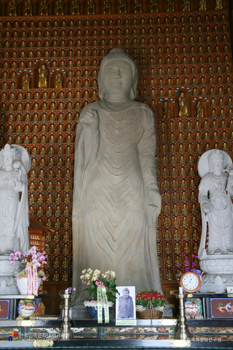 청주 용화사 석조불상군 / 석가여래입상