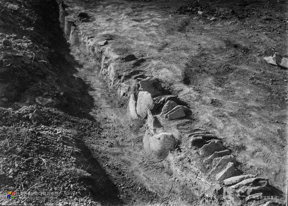 부여 군수리사지 중앙 기단 남측 기와