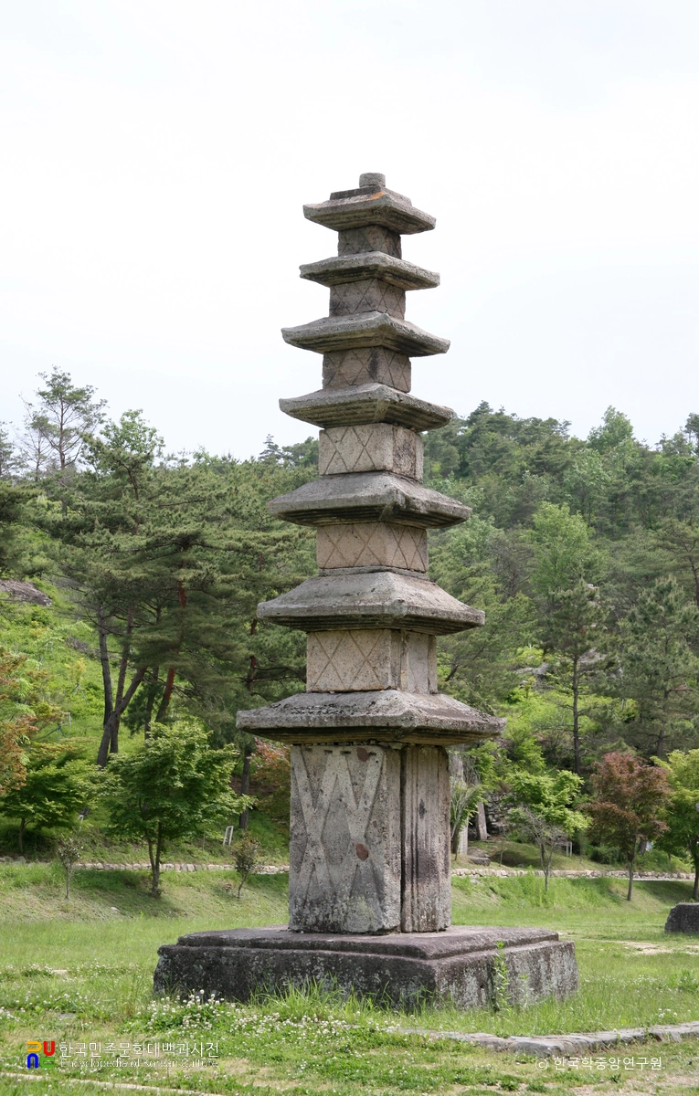 화순 운주사 쌍교차문 칠층석탑