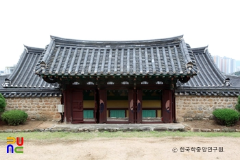 김해향교 내삼문 후면