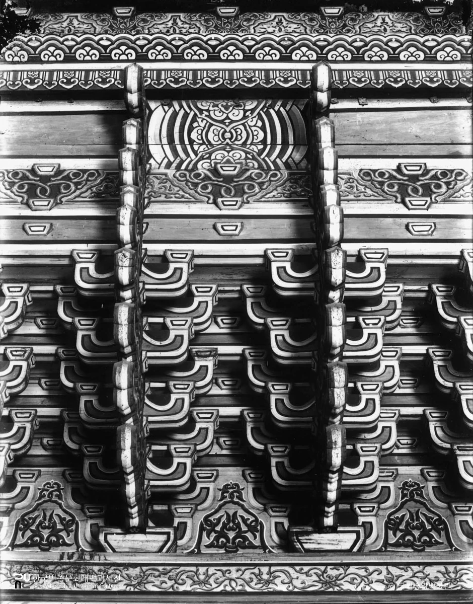 서울 경복궁 근정전 내부 공포