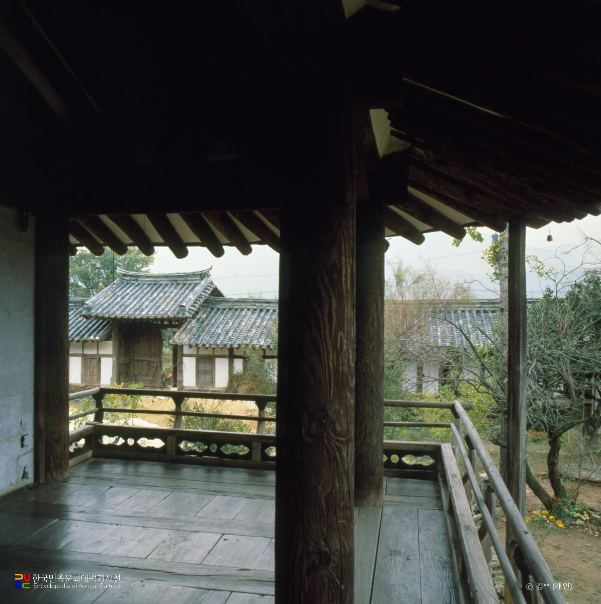 구례 운조루 고택 중 사랑채의 누마루