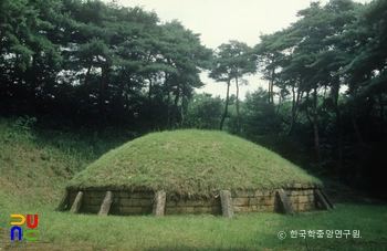 경주 전 신라 민애왕릉