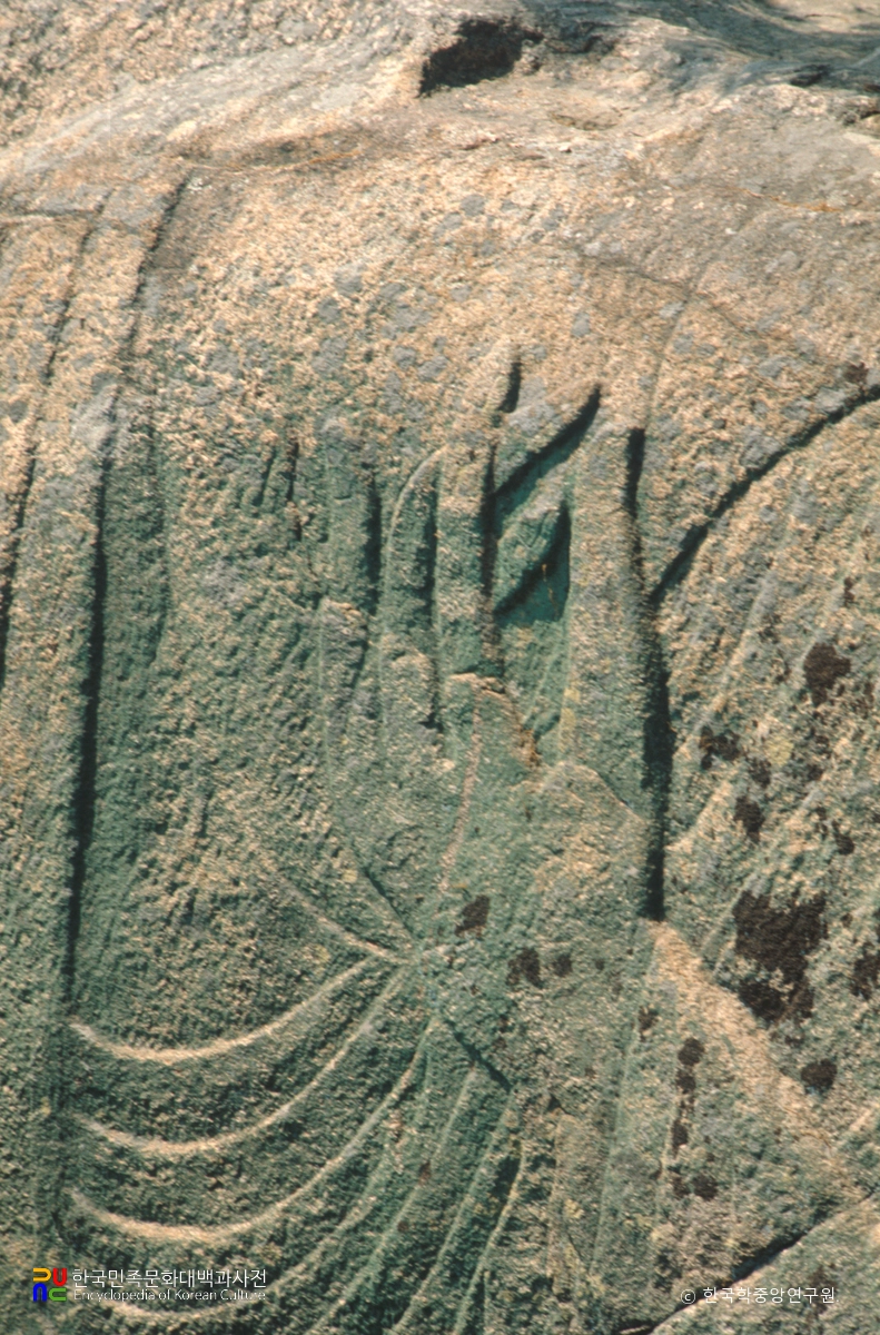 경주 약수계곡 마애입불상 좌측 손